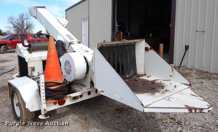 image for item FQ9668 2006 Wood Chuck 16A chipper