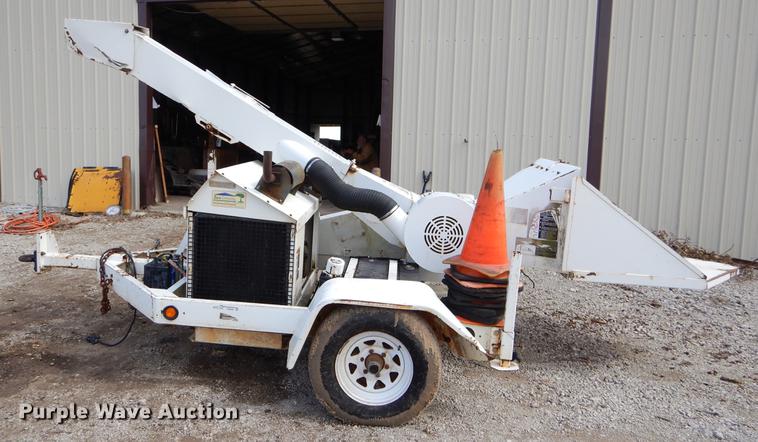image for item FQ9668 2006 Wood Chuck 16A chipper