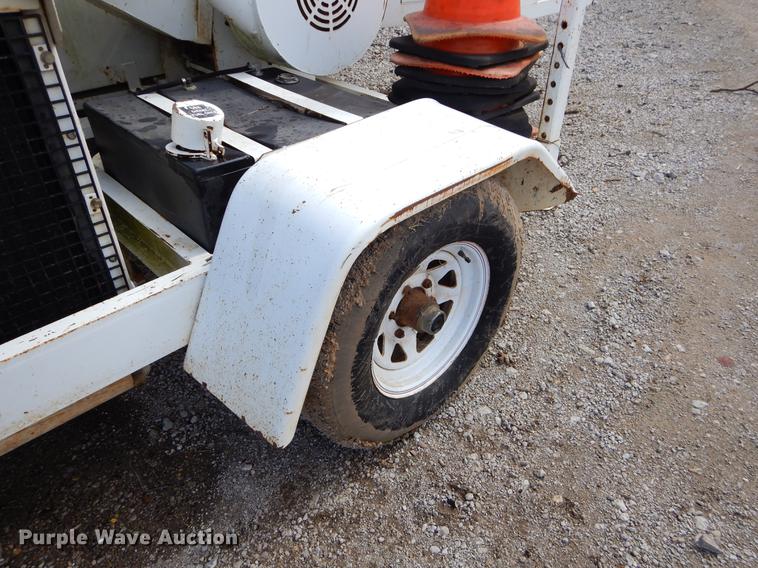 image for item FQ9668 2006 Wood Chuck 16A chipper