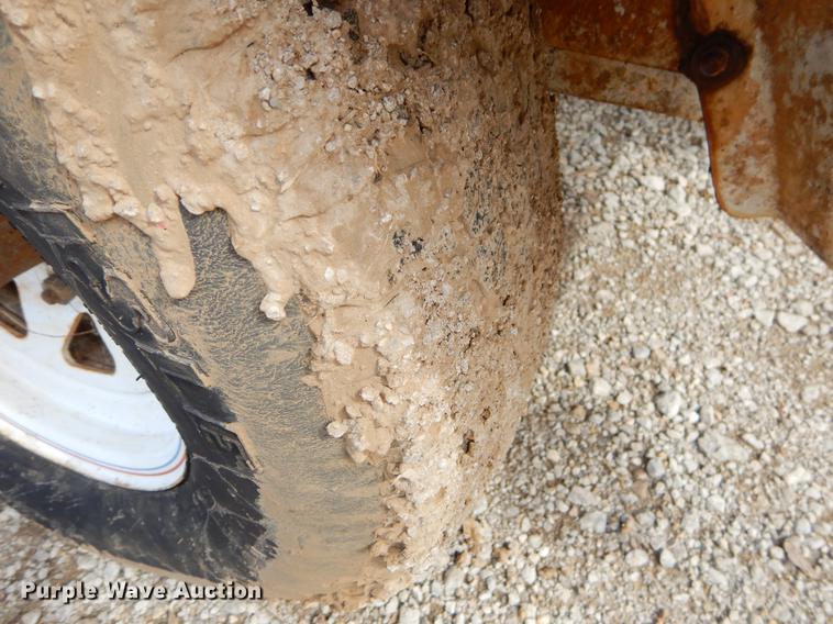 image for item FQ9668 2006 Wood Chuck 16A chipper