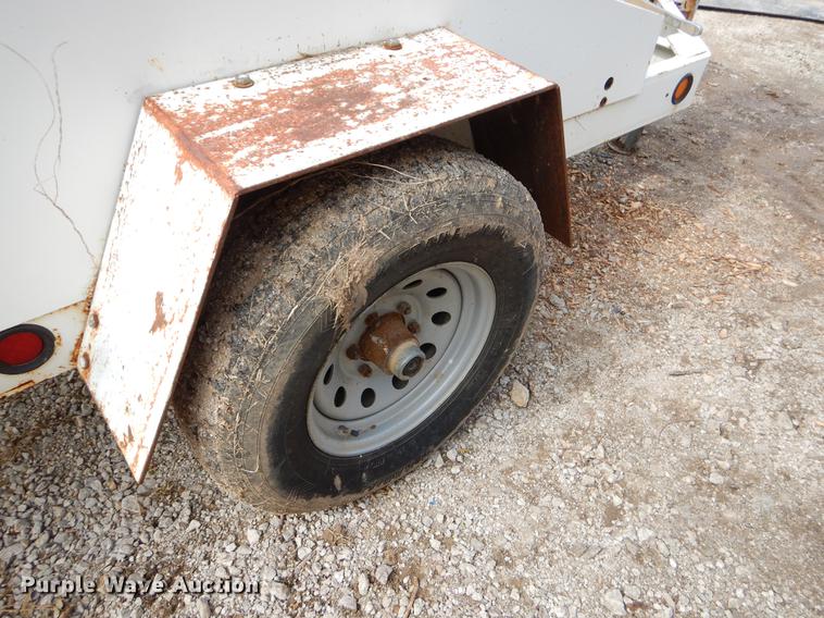 image for item FQ9668 2006 Wood Chuck 16A chipper