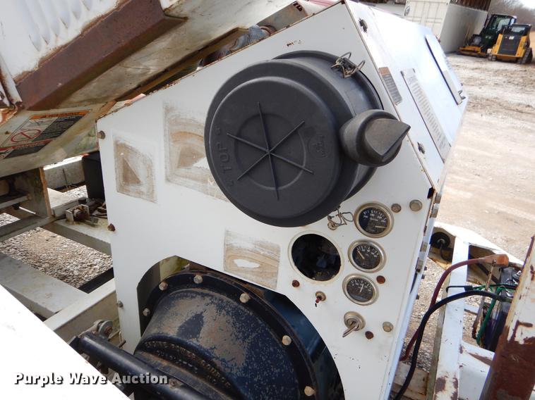 image for item FQ9668 2006 Wood Chuck 16A chipper