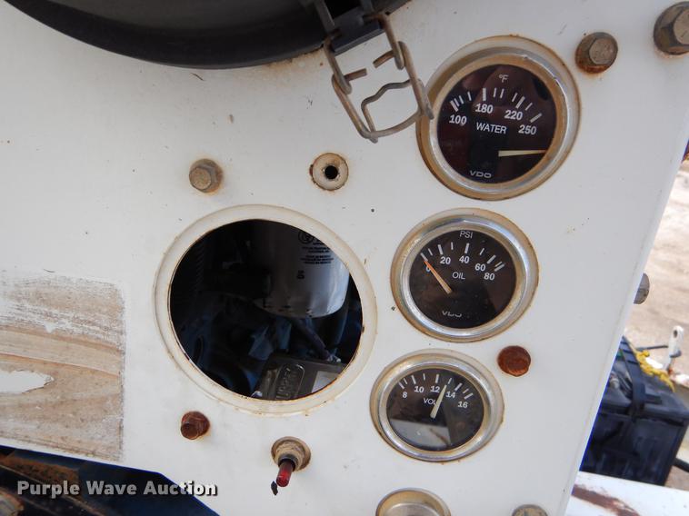 image for item FQ9668 2006 Wood Chuck 16A chipper