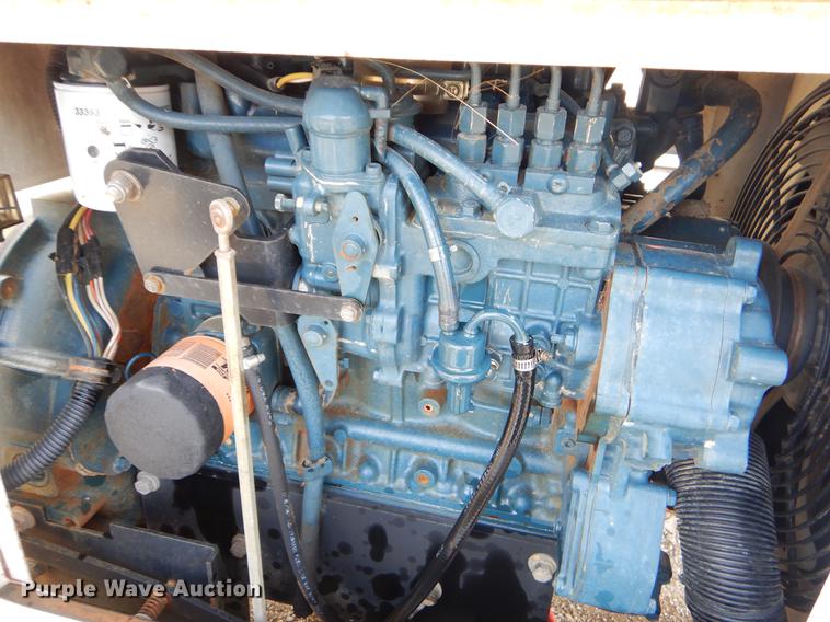 image for item FQ9668 2006 Wood Chuck 16A chipper