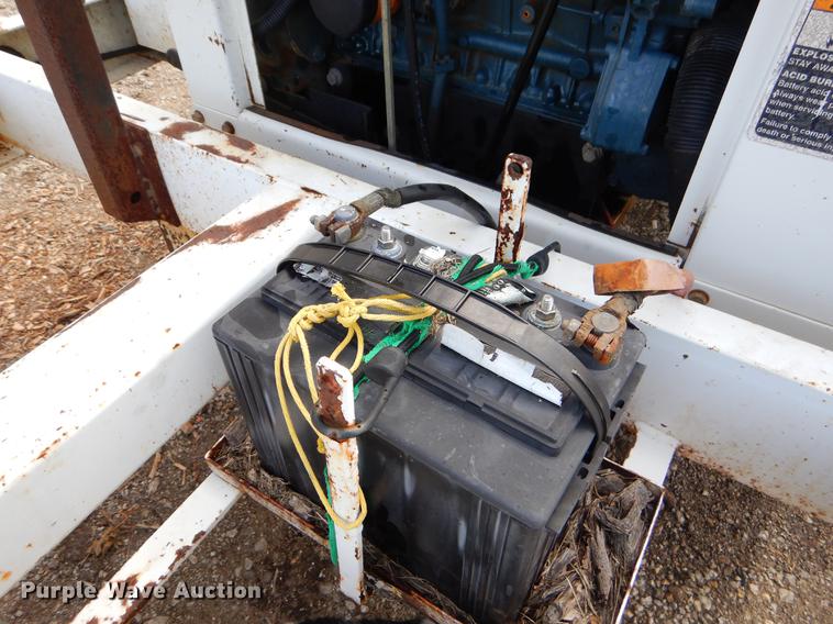 image for item FQ9668 2006 Wood Chuck 16A chipper