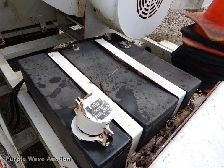 image for item FQ9668 2006 Wood Chuck 16A chipper