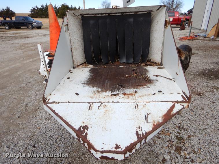 image for item FQ9668 2006 Wood Chuck 16A chipper