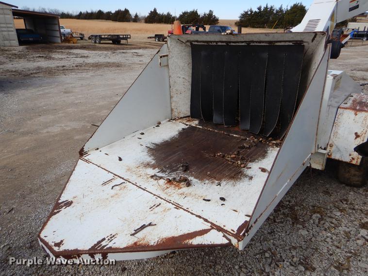 image for item FQ9668 2006 Wood Chuck 16A chipper