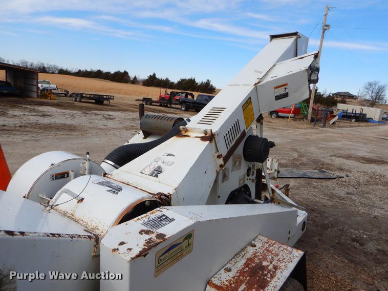 image for item FQ9668 2006 Wood Chuck 16A chipper