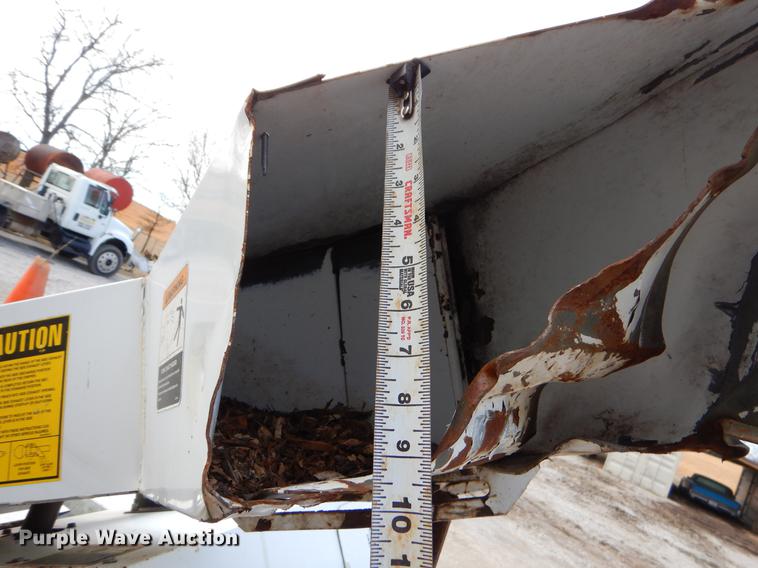 image for item FQ9668 2006 Wood Chuck 16A chipper