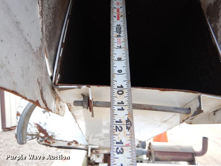 image for item FQ9668 2006 Wood Chuck 16A chipper