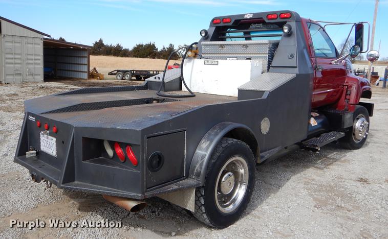 image for item FQ9669 2002 GMC C6500 flatbed truck