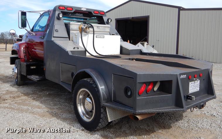 image for item FQ9669 2002 GMC C6500 flatbed truck