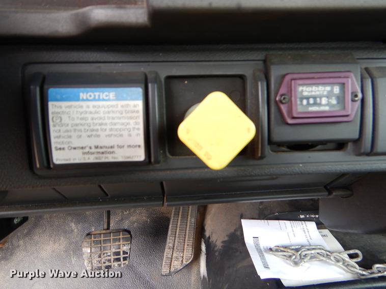 image for item FQ9669 2002 GMC C6500 flatbed truck