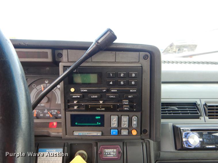 image for item FQ9669 2002 GMC C6500 flatbed truck