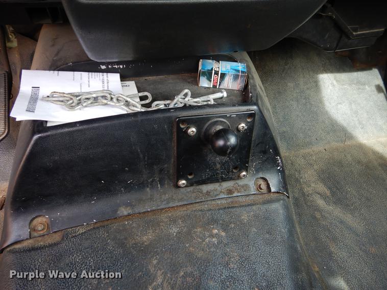 image for item FQ9669 2002 GMC C6500 flatbed truck