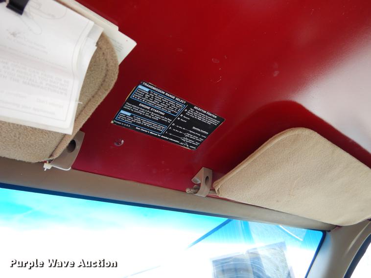 image for item FQ9669 2002 GMC C6500 flatbed truck