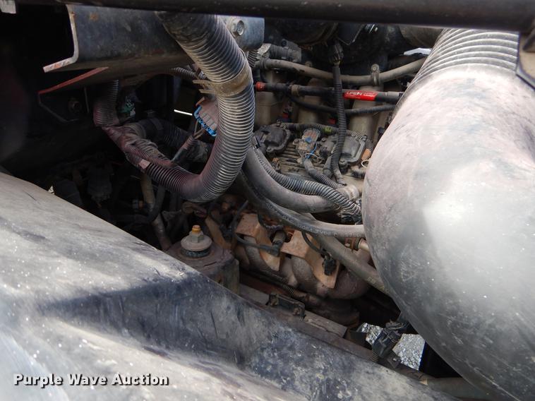 image for item FQ9669 2002 GMC C6500 flatbed truck