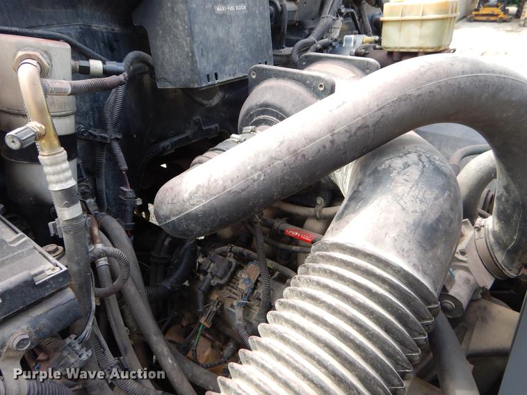 image for item FQ9669 2002 GMC C6500 flatbed truck