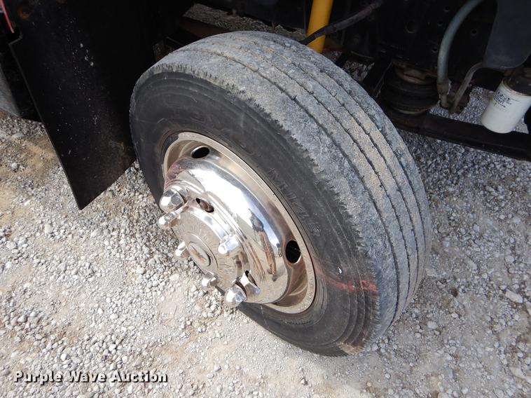 image for item FQ9669 2002 GMC C6500 flatbed truck