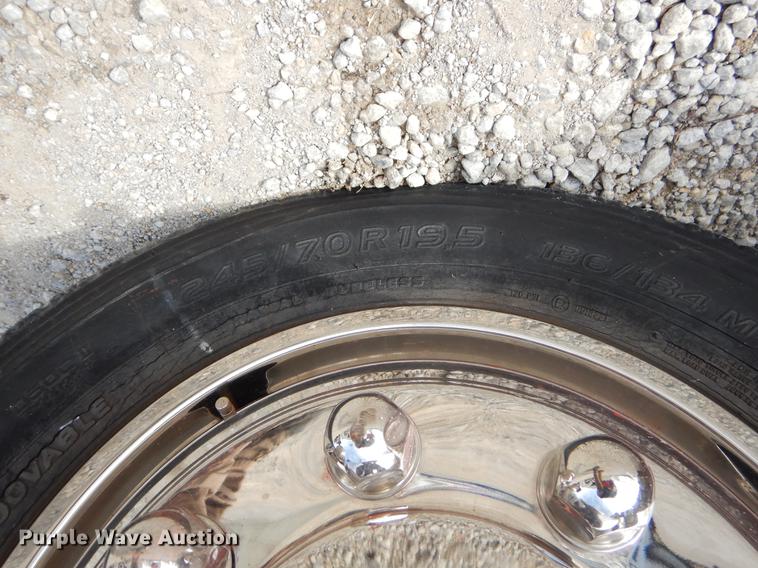 image for item FQ9669 2002 GMC C6500 flatbed truck