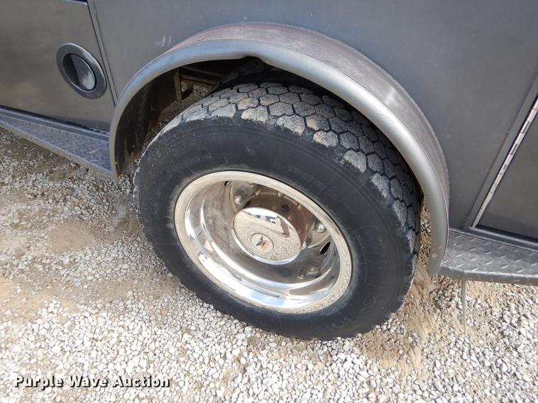 image for item FQ9669 2002 GMC C6500 flatbed truck