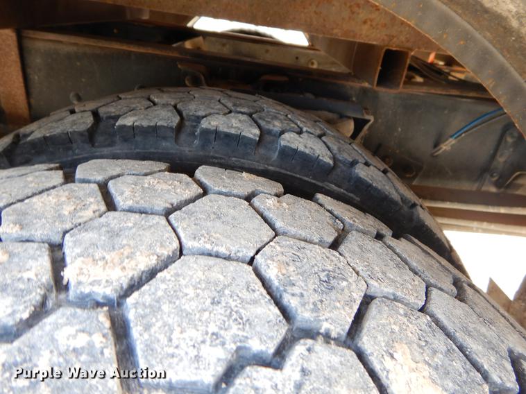 image for item FQ9669 2002 GMC C6500 flatbed truck