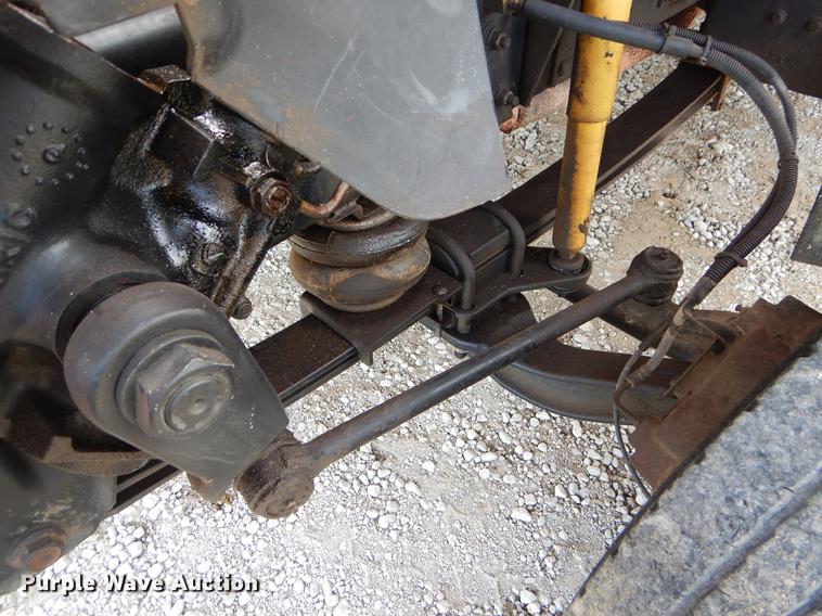 image for item FQ9669 2002 GMC C6500 flatbed truck