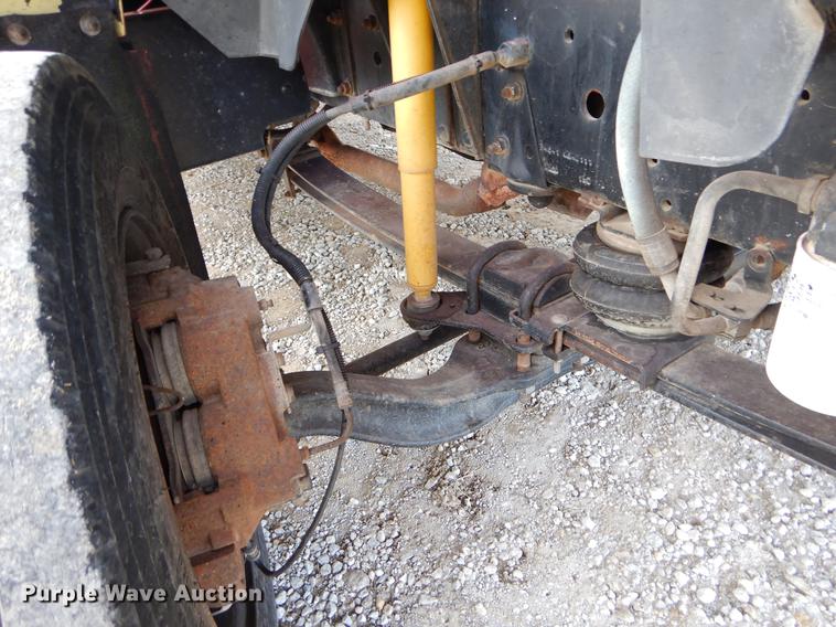 image for item FQ9669 2002 GMC C6500 flatbed truck