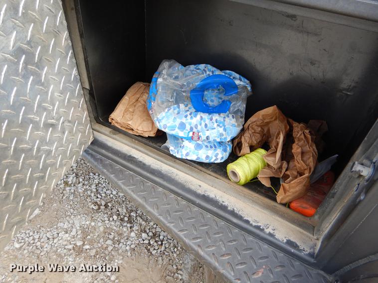 image for item FQ9669 2002 GMC C6500 flatbed truck