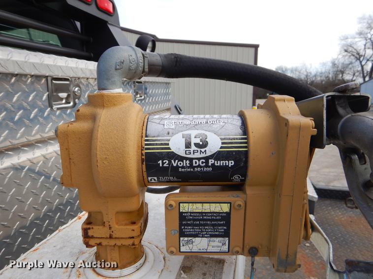 image for item FQ9669 2002 GMC C6500 flatbed truck