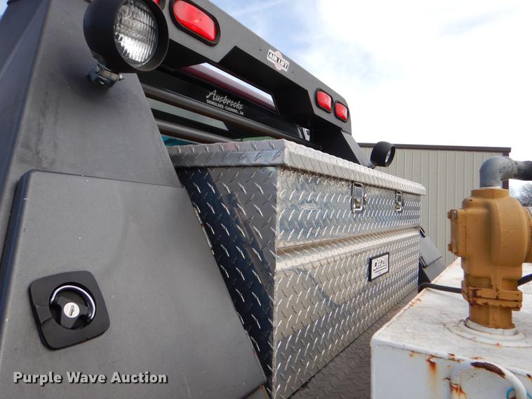 image for item FQ9669 2002 GMC C6500 flatbed truck