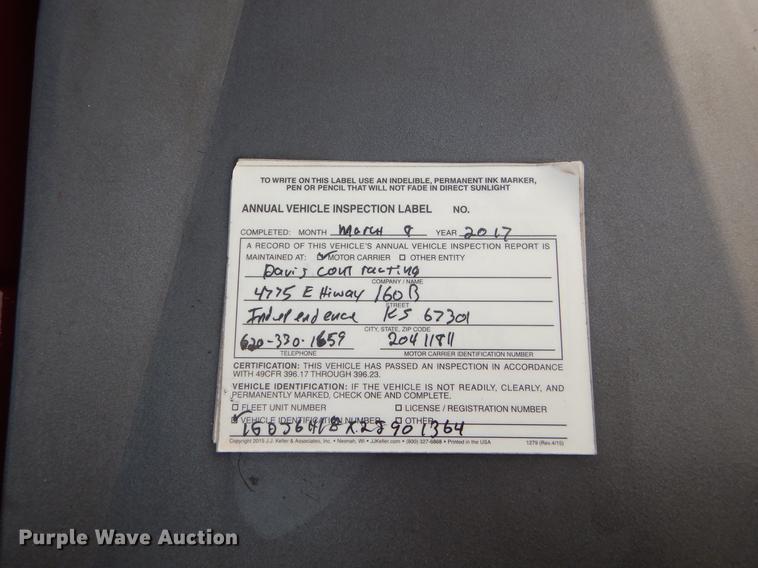 image for item FQ9669 2002 GMC C6500 flatbed truck