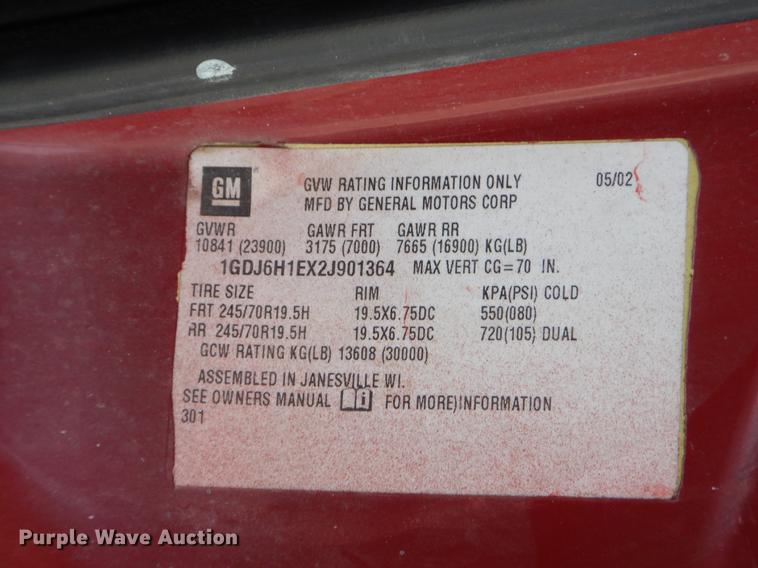 image for item FQ9669 2002 GMC C6500 flatbed truck