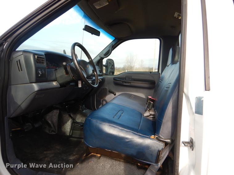 image for item FQ9671 2000 Ford F450 Super Duty XL flatbed truck