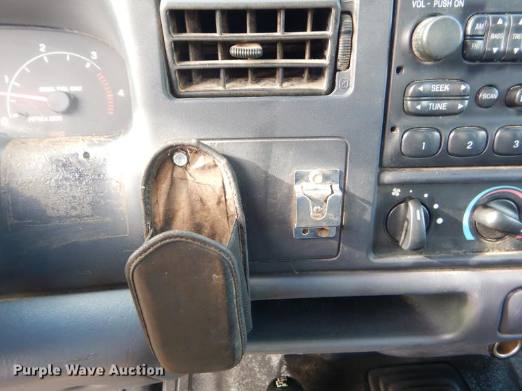 image for item FQ9671 2000 Ford F450 Super Duty XL flatbed truck