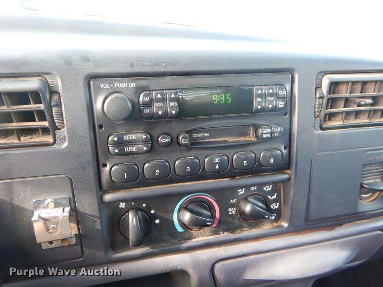 image for item FQ9671 2000 Ford F450 Super Duty XL flatbed truck