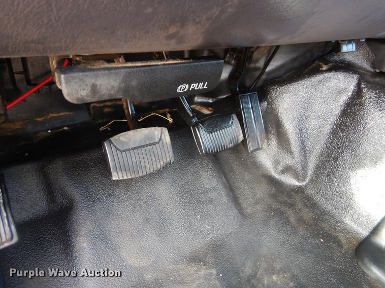 image for item FQ9671 2000 Ford F450 Super Duty XL flatbed truck