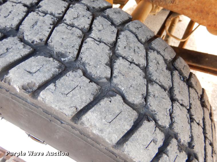 image for item FQ9671 2000 Ford F450 Super Duty XL flatbed truck