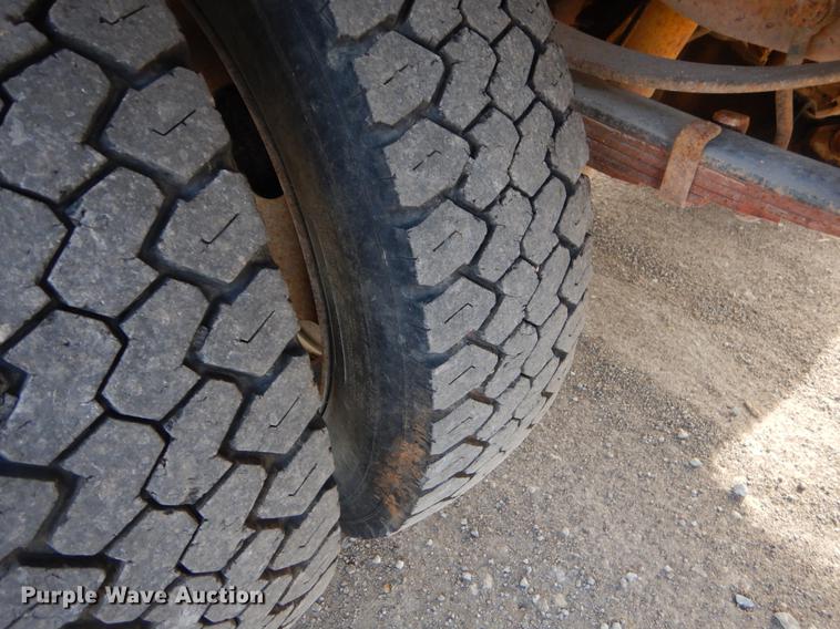 image for item FQ9671 2000 Ford F450 Super Duty XL flatbed truck