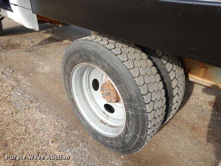 image for item FQ9671 2000 Ford F450 Super Duty XL flatbed truck