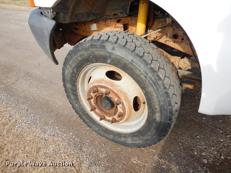 image for item FQ9671 2000 Ford F450 Super Duty XL flatbed truck