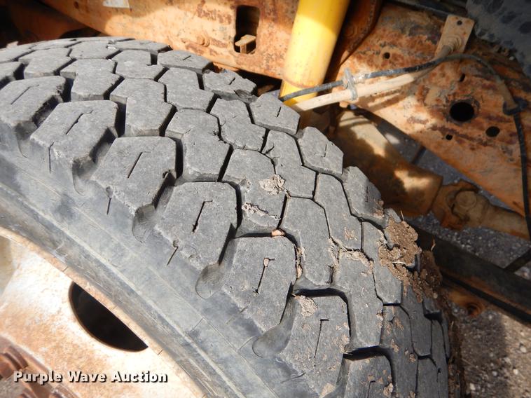 image for item FQ9671 2000 Ford F450 Super Duty XL flatbed truck