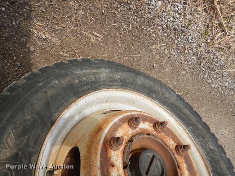 image for item FQ9671 2000 Ford F450 Super Duty XL flatbed truck