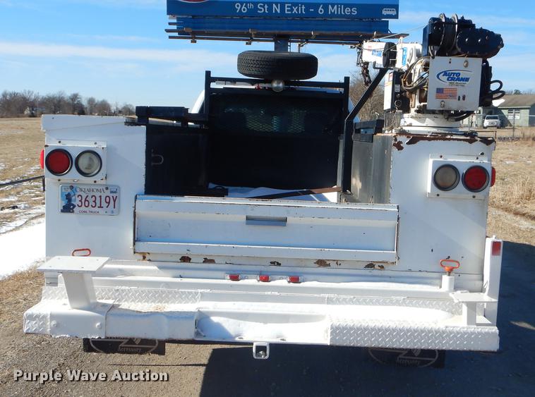 image for item FQ9730 2007 Chevrolet Silverado 3500HD Ext. Cab utility bed pickup truck with crane