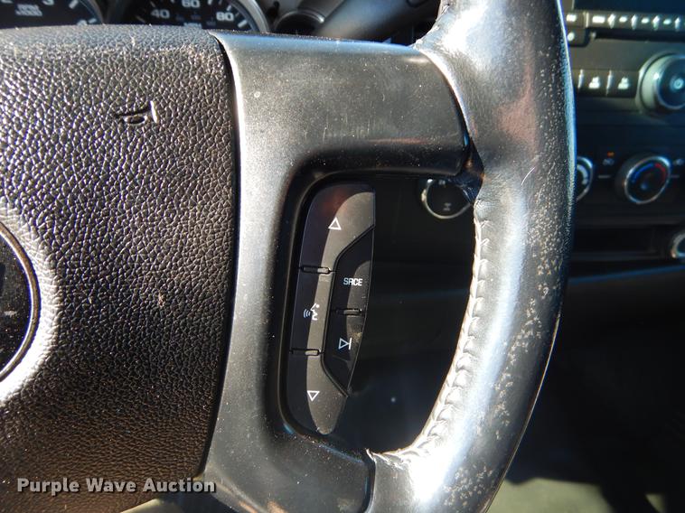 image for item FQ9730 2007 Chevrolet Silverado 3500HD Ext. Cab utility bed pickup truck with crane