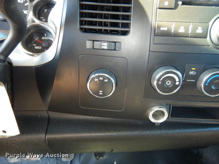 image for item FQ9730 2007 Chevrolet Silverado 3500HD Ext. Cab utility bed pickup truck with crane