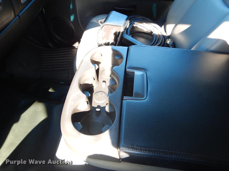 image for item FQ9730 2007 Chevrolet Silverado 3500HD Ext. Cab utility bed pickup truck with crane