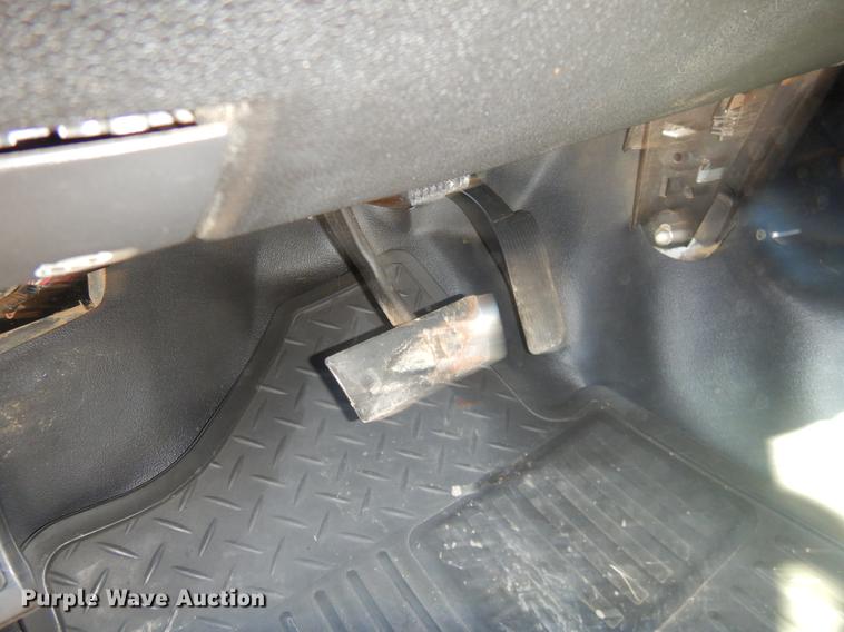 image for item FQ9730 2007 Chevrolet Silverado 3500HD Ext. Cab utility bed pickup truck with crane