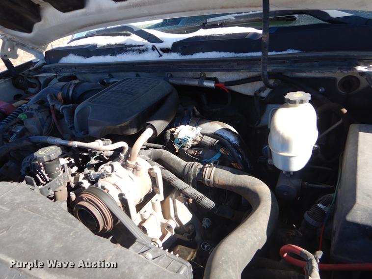 image for item FQ9730 2007 Chevrolet Silverado 3500HD Ext. Cab utility bed pickup truck with crane